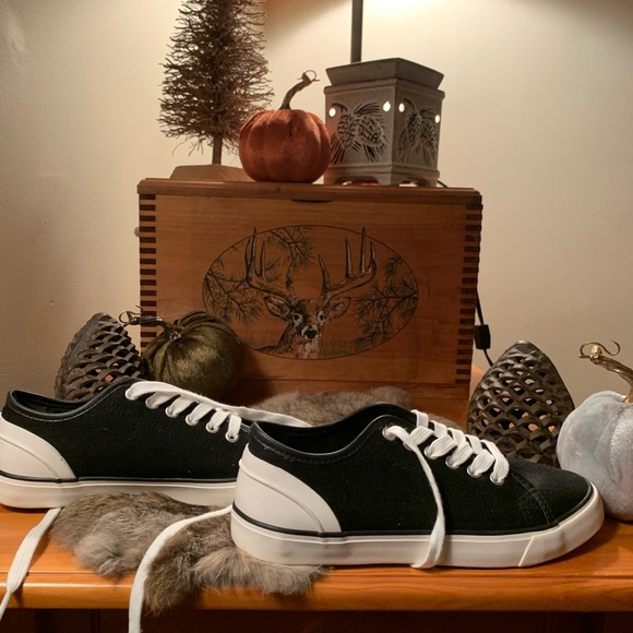Gently Used Just Fab All Chill Sneaker. - Picture 6 of 10